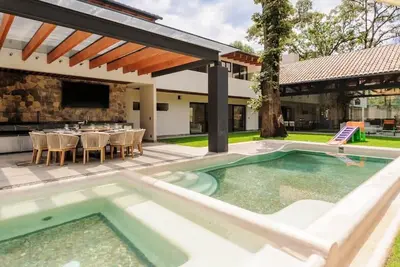 Image de Superb and Spacious Residence with Garden and Pool