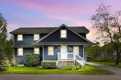 Image de Versailles House | Work From Home | Fenced in Yard