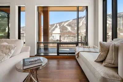 Image de Osp 4 Bedroom, Mansfield Views, Ski in-Ski out Available Winter Seasonal 24\/25
