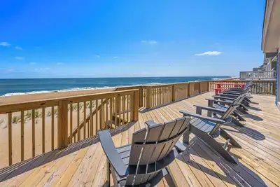 Image de Summer Savings - Oceanfront Dog Friendly Home with Hot Tub, Game Room, Smart TVs