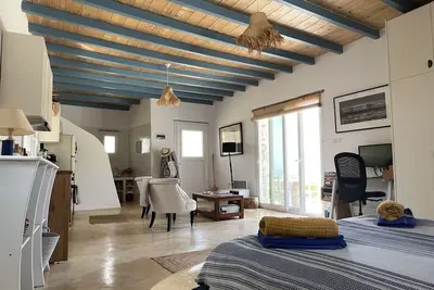 Image de Cosy open plan studio for couples or singles
