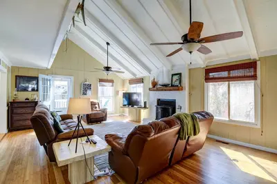 Image de Ocean Isle Beach Home w/ Canal Views!