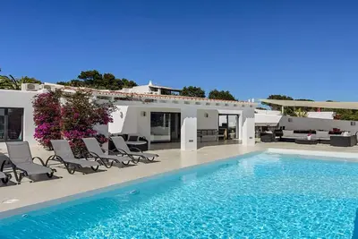 Modern Villa with sea views