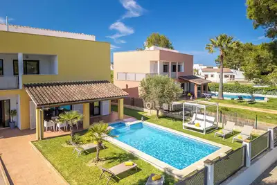 Villa Ibiza à 350m de la plage, piscine, billard et ping-pong.