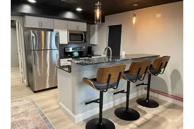 Image de Newly Renovated Downtown Gem!