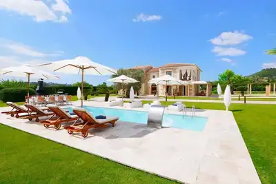 Image de My Rental Homes | Villa Higo with private pool and big garden