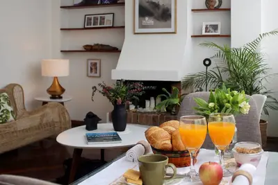 Image de A Cozy Nest in the Historic Heart of Bogotá: \nDesigner Flat with Mountain Views!