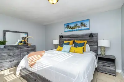 Image de Oceanside~ Walk to the beach, Pool, Bbq, Gym, Games