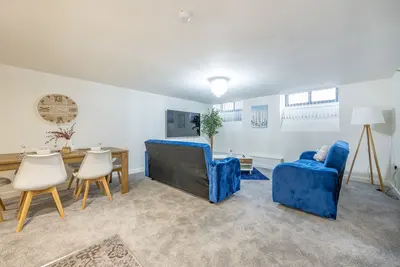 Image de Appartement-Douche-Suite Sleeps 4 Guest