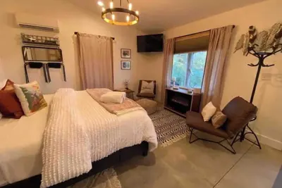 Image de Relaxing Retreat, Farm Fresh Eggs & Pond Sunsets