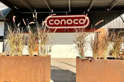 Image de Unique stay in a vintage gas station