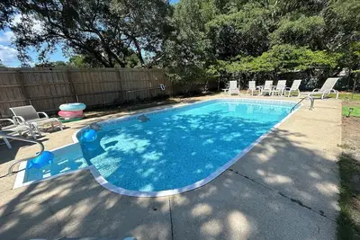 Image de Remodeled House with new Pool! Walk to beach on the Bay! Minutes to Beaches!