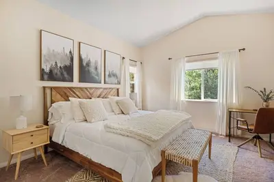 Image de Cozy retreat in Big Bear w/fireplace. Walk to national forest, hike/bike & sled!