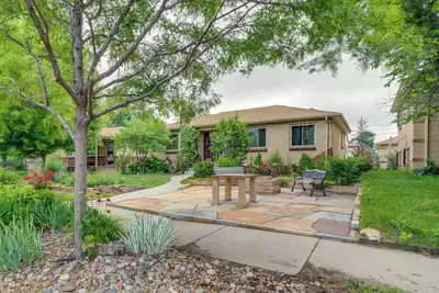 Image de Shared Patio & Fire Pit: Denver Apartment