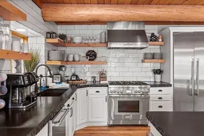 Image de Green Canyon Chalet (Sleeps 40) by Bear Lake Luxury Rentals