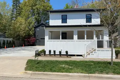 Image de 3-bed /2 bath Suite in Downtown Saugatuck