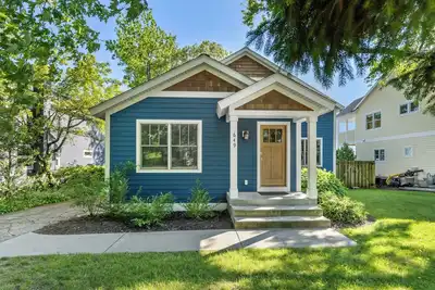 Image de Spacious 5br, 3ba Waterfront Home w/Fenced Backyard & Private Boat Dock