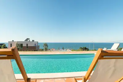 Image de Spectacular Sintra Villa | 4 Bedrooms | Villa Emma | Amazing Sea Views | Short Walk to Beach