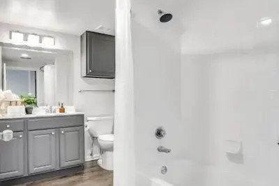 Image de 1br Oasis Near Nrg Stadium & Med Center w/ Pool