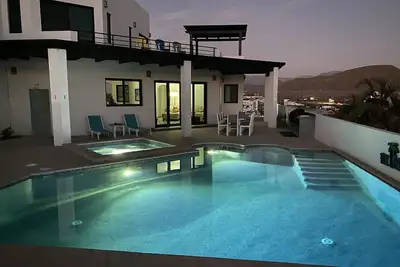 Image de Promo 5% Weekly/10% Monthly\nVilla Emidora with heated pool and Jacuzzi!