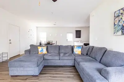 Image de Welcome to your modern home in Austin, close to downtown and the airport!