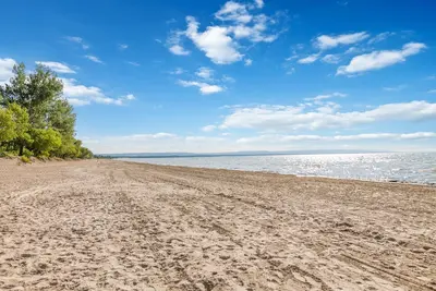 Image de Beach Oasis - 1min walk to beach, close to Blue