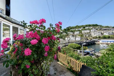 Image de Fabulous town centre property with river views.