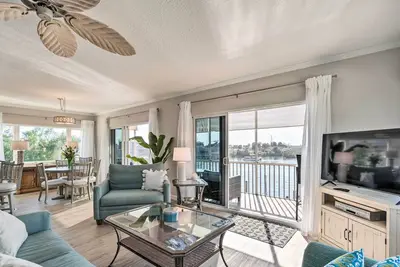 Image de Waterfront Nokomis Condo < Half Mile to Beach!