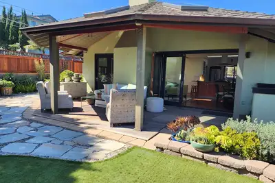 Image de Dreamy, one-of-a-kind beach bungalow on Neptune! Hot tub/2 blocks to beaches.