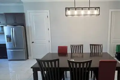 Image de Luxury 6 Bedroom Home Close Proximity to the Masters