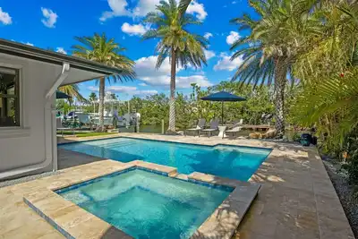 Image de Nirvana:Pool & Hot Tub, Dock, On Canal with Gorgeous Water Views by Anna Maria Life Vacation Rentals