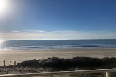 Image de Outstanding ocean front views from this beautifully updated very clean condo.