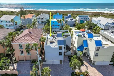 Image de Spacious 3 Bedroom Gulf Side Townhome with Rooftop Sun Deck On Siesta Key!