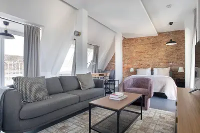 Image de Chic Neukölln Studio w/ Elevator nr Spree, by Blueground