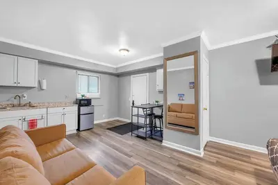 Image de Family-Friendly Room for 4 – High-Speed Wi-Fi!