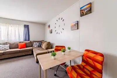 Image de Cozy Private 3 Bedroom Apartment with Bath | | Sleeps 5 | Free parking
