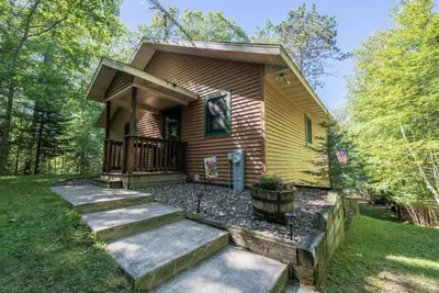 Image de Peaceful lakefront Cabin with High Speed Internet