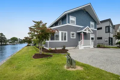 Image de Town of South Bethany corner canal-front home 6 bedroom, 4. 5 baths, private dock
