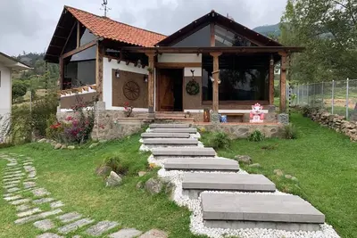 Image de Cheerful rustic house, gorgeously mountain landscaping