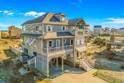 Image de Sprawling & luxe home with pool, hot tub, balconies, grill, game room, & Ac