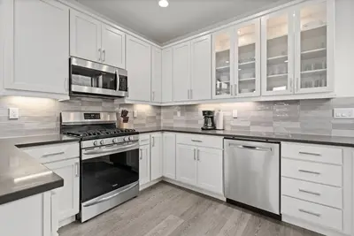 Image de Bright New Home in trendy Ballard