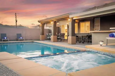 Image de New Luxury 4br Home with Pool/Spa, Arcade & More