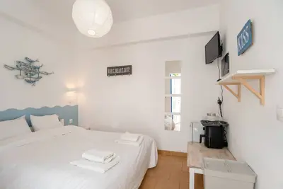 Image de Studio \"Livadia Seaside 6\" près de la plage avec terrasses partagées et Wi-Fi