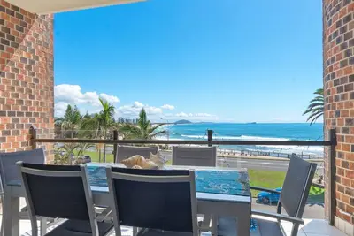 Image de Beachfront 2 bedroom apartment, air conditioning + balcony