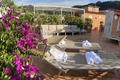 Image de Two Double rooms with private bathrooms and an equipped roof terrace.