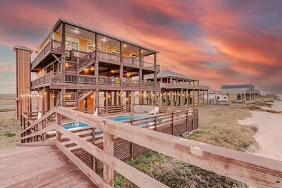 Image de Sleep 26! Two Beachfront Homes, Each with Pool