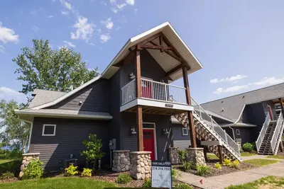 Image de Cozy Lakeside Studio Condo with Views of Beautiful Gull Lake