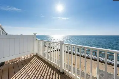 Image de Cozy Waterfront 1br Condo
