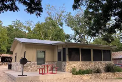 New Riverfront Cabin- Hunt, Tx