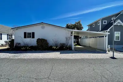 Image de Waterfront Home Close to Beach